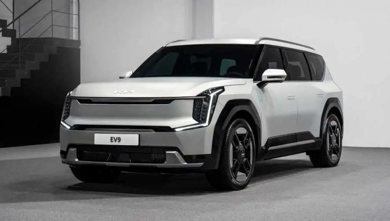 SUV điện Kia EV9 có thêm bản mới với giá 'mềm' hơn, chạy tối đa 374 km