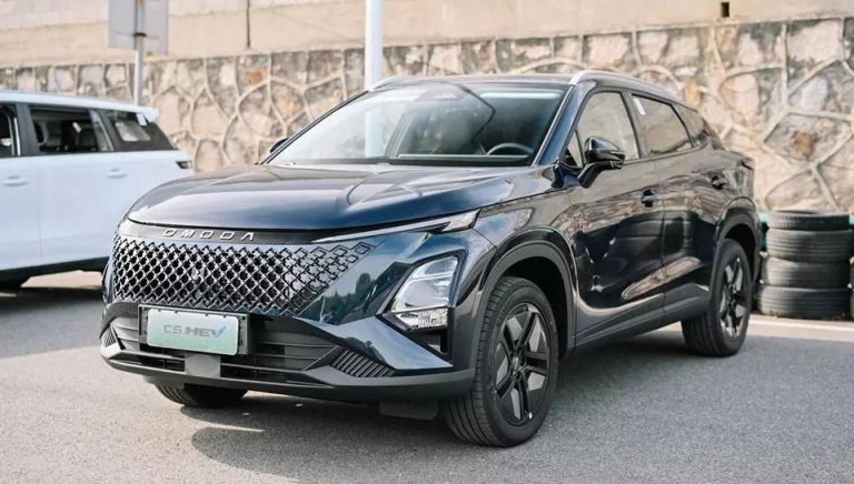 Chiêm ngưỡng Omoda C5 HEV mới trình làng, chạy tối đa 930 km với 1 bình xăng