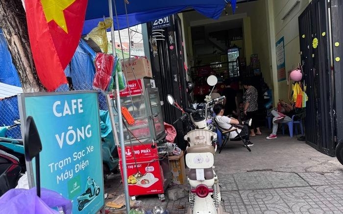 Thành phố Hồ Chí Minh: Nhiều quán ăn, quán cà phê trở thành điểm sạc xe máy điện