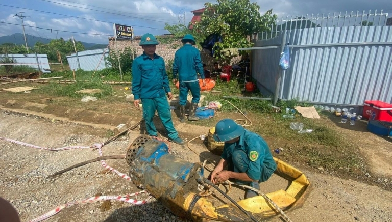 Vụ người đi xe máy rơi xuống 'hố tử thần' ở Bắc Kạn: Nghiên cứu phương án khác để tìm kiếm nạn nhân