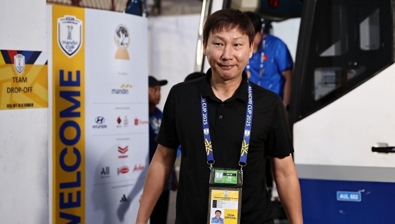 Truyền thông Indonesia tố HLV Kim Sang Sik 'chơi xấu'