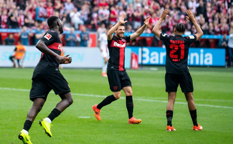 Trực tiếp Bayer Leverkusen 2-1 Augsburg: Rút ngắn cách biệt