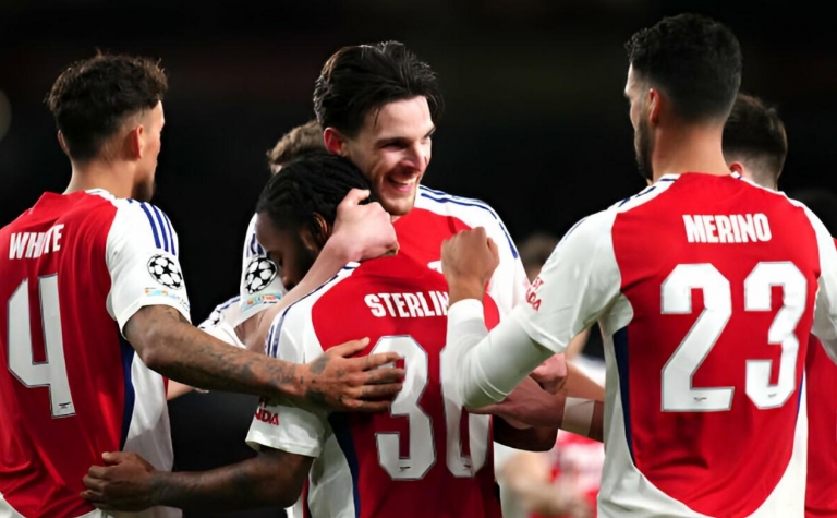 Trực tiếp Arsenal 2-1 PSV: Tấn công quyết liệt