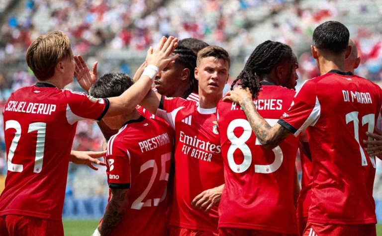 Benfica quật ngã Bayern, giành ngôi đầu bảng C Club World Cup