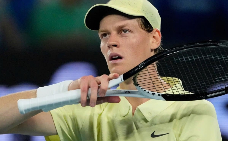 Hủy diệt đối thủ, Jannik Sinner vô địch Australian Open lần thứ hai liên tiếp