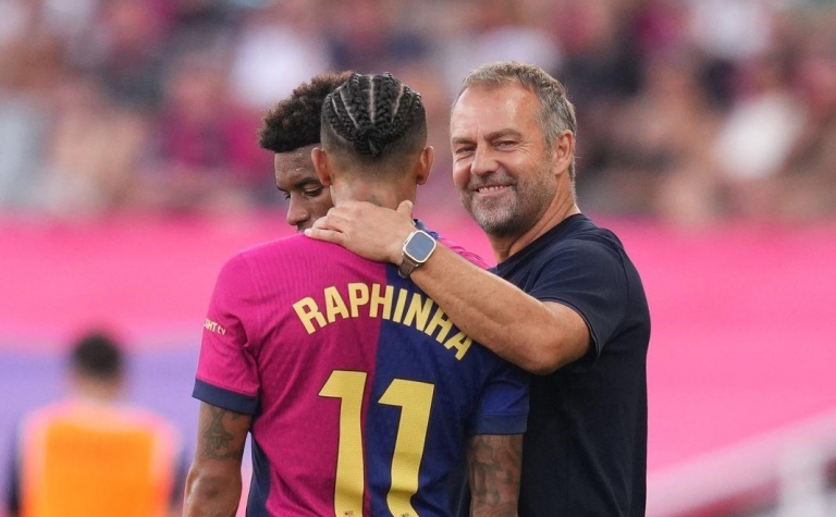 Hansi Flick chỉ đích danh ngôi sao 'không thể đụng đến' tại Barca