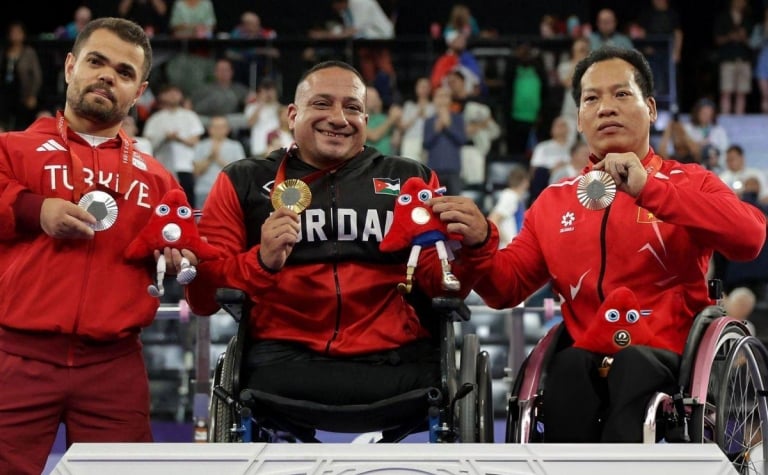 Giành HCĐ Paralympic 2024, Lê Văn Công nhận thưởng nóng hàng trăm triệu đồng