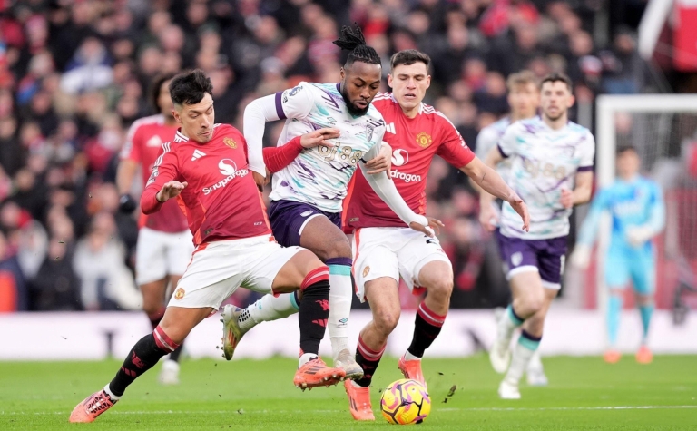 Hàng thủ báo hại, MU thua tan tành trên sân nhà Old Trafford