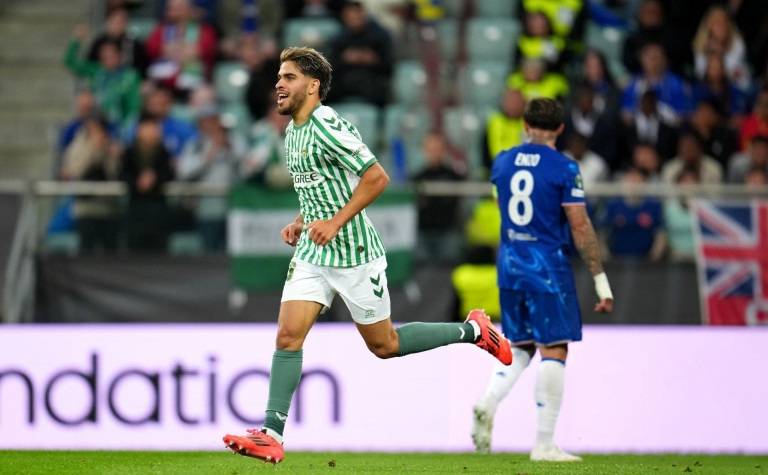 Trực tiếp Chelsea 0-1 Real Betis: Tìm kiếm bàn gỡ
