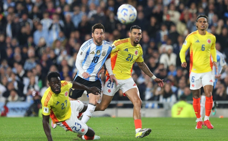 Messi im tiếng, Argentina chật vật thoát hiểm trước Colombia