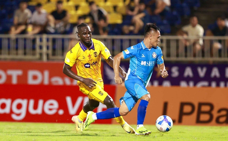Trực tiếp Đà Nẵng 0-0 SLNA: Bỏ lỡ đáng tiếc