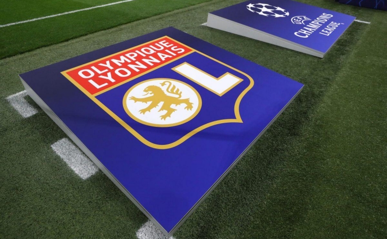 Lyon: Từ ông kẹ châu Âu đến vực sâu tại Ligue 2