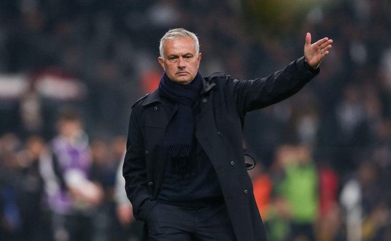 HLV Jose Mourinho chính thức đệ đơn kiện Galatasaray