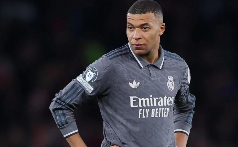 CĐV PSG cảm ơn Mbappe 'giúp' đội nhà vào chung kết C1