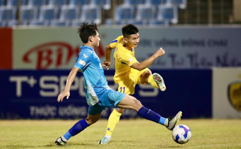 Trực tiếp Đà Nẵng 0-0 Quảng Nam: Căng thẳng