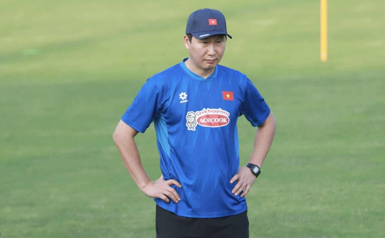 HLV Kim Sang Sik có thay đổi bất ngờ với ĐT Việt Nam