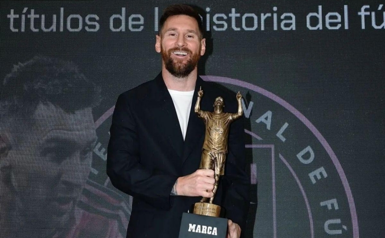 Lionel Messi chính thức nhận giải thưởng 'GOAT'