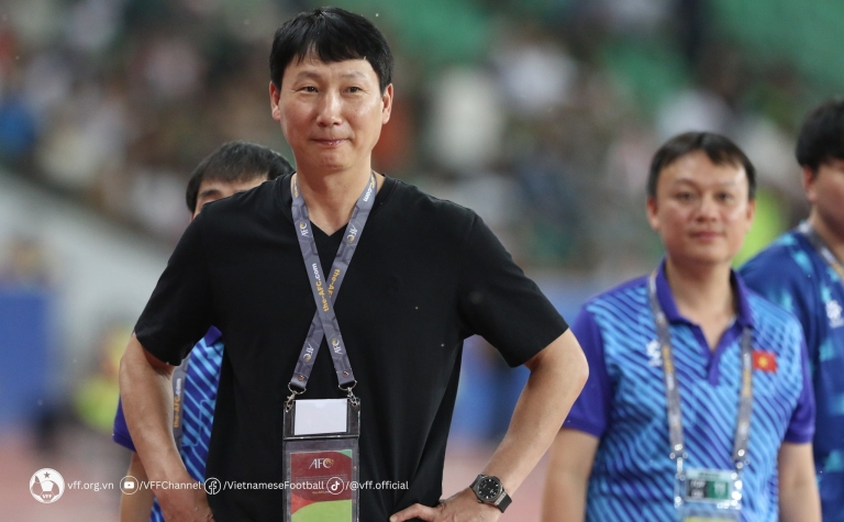 HLV Kim Sang Sik nói gì khi thua trận đầu tiên với ĐT Việt Nam?