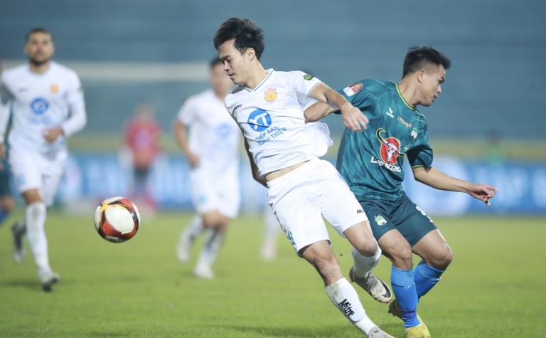 Trực tiếp HAGL 0-0 Nam Định: Xuân Son đá chính