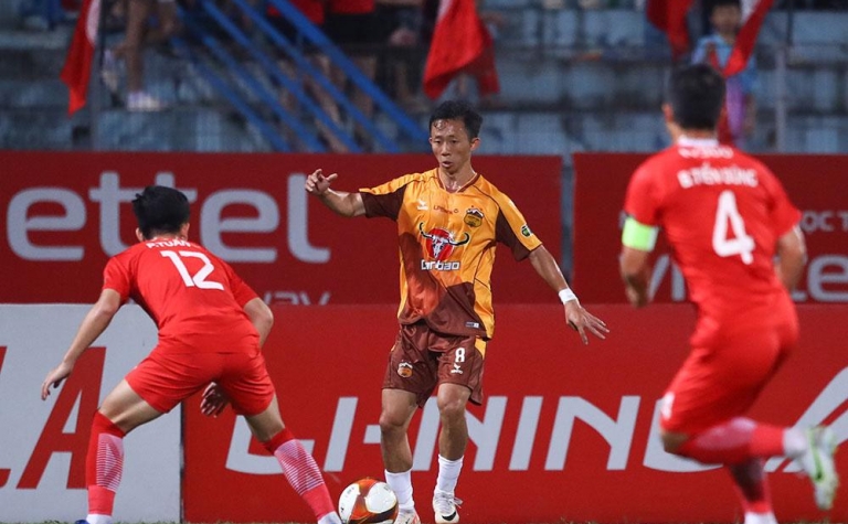 Trực tiếp Viettel 0-0 HAGL: Chủ nhà lấn lướt