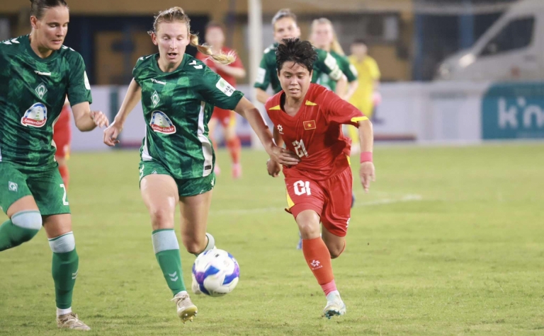 ĐT nữ Việt Nam thi đấu nỗ lực trước Werder Bremen