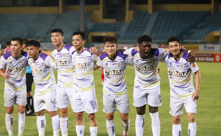 Trực tiếp Hà Nội 4-1 TP HCM: Văn Quyết tỏa sáng