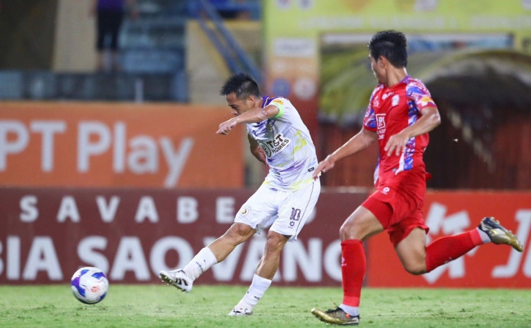 Trực tiếp Hà Nội 4-1 TP HCM: Văn Quyết tỏa sáng