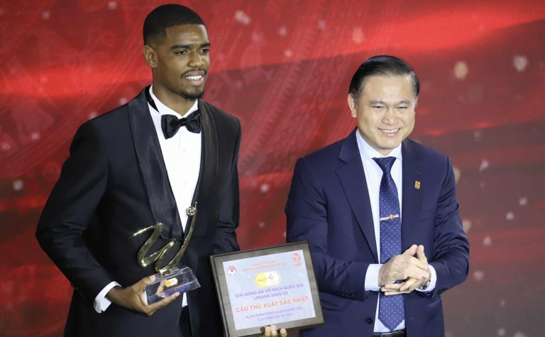 Trực tiếp Lễ trao giải V.League Awards 2025: Alan nhận giải cầu thủ xuất sắc nhất