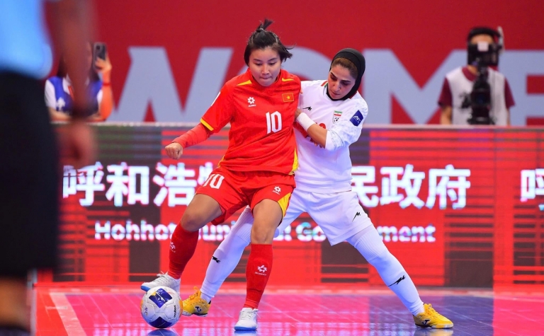 Việt Nam hòa đội hạng 9 FIFA, vào tứ kết với ngôi nhất bảng