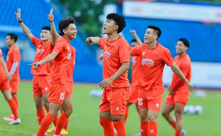 Trung vệ ĐT Việt Nam báo tin không thể vui hơn