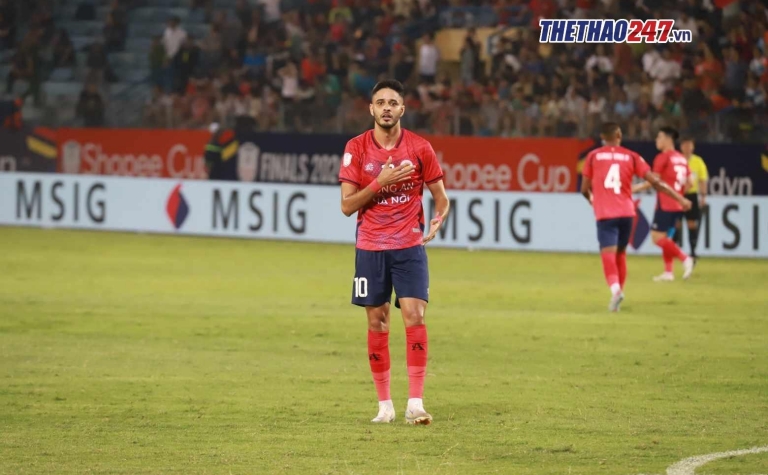 Trực tiếp CAHN 1-1 Buriram United: Đánh đầu quá hiểm