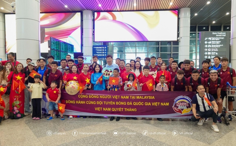 ĐT Việt Nam nhận 'doping tinh thần' tại Malaysia