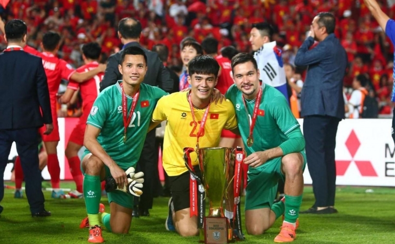 Nguyễn Filip hay Đình Triệu bắt chính trận gặp ĐT Malaysia?