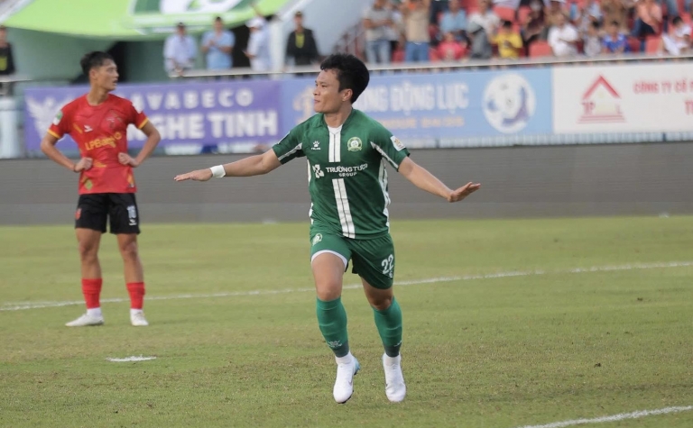 Trực tiếp Bình Phước 3-0 Long An: Tự Nhân lập cú đúp
