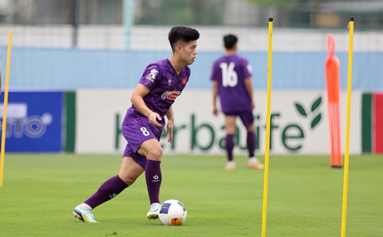 HLV Kim Sang Sik gọi thêm 1 cầu thủ lên U23 Việt Nam