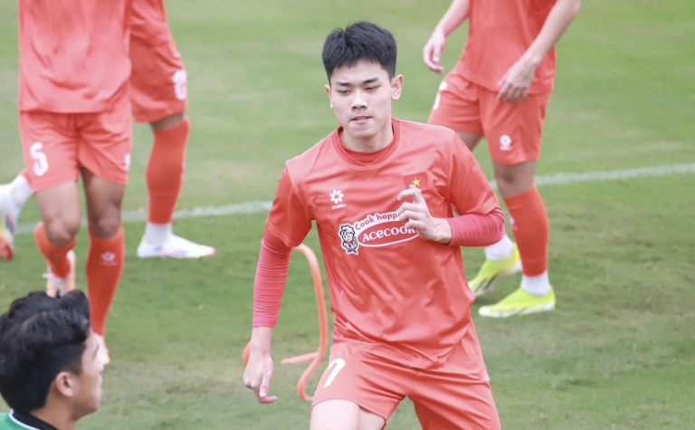 HLV Kim Sang Sik loại thêm 5 cầu thủ, Đình Bắc nói gì?