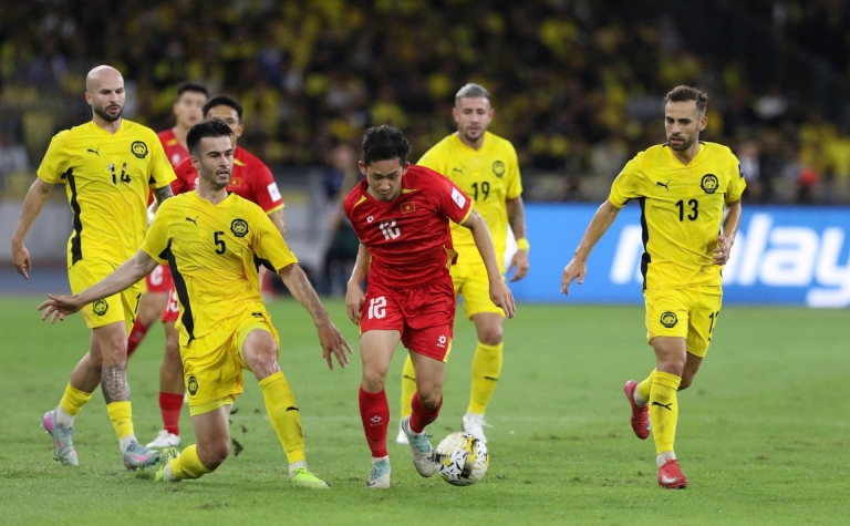 BXH FIFA mới nhất: ĐT Việt Nam tụt dốc, Malaysia tăng vọt