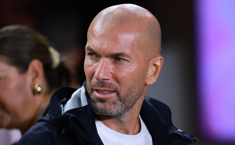 HLV Zidane được liên hệ dẫn dắt 'gã khổng lồ châu Âu'