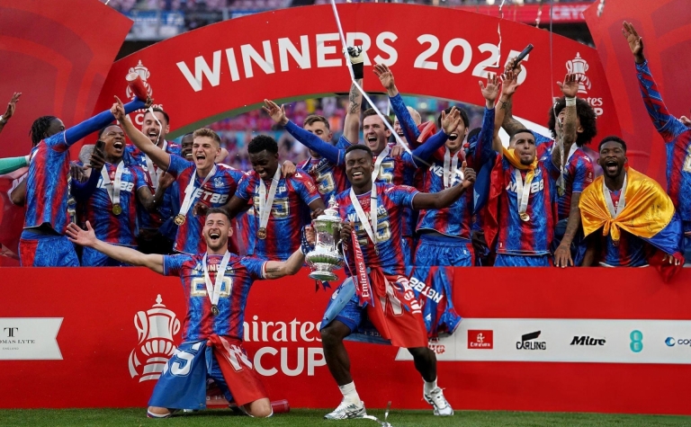 Thua đau Crystal Palace, Man City lỡ hẹn FA Cup