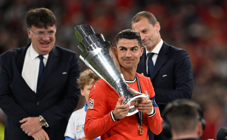 Ronaldo: 'Tôi chấp nhận gãy chân vì chiến thắng của Bồ Đào Nha'