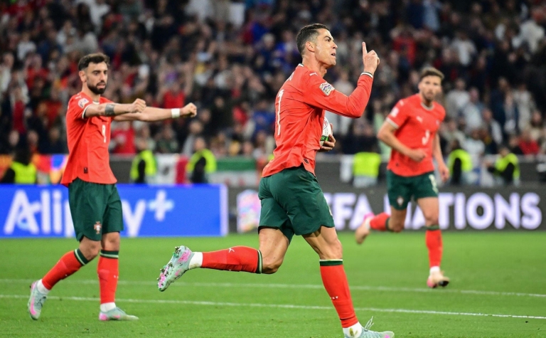 Trực tiếp Bồ Đào Nha 2-2 Tây Ban Nha: Ronaldo lên tiếng