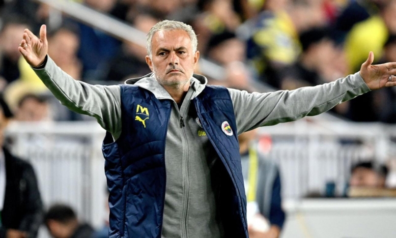 Mourinho bị 'trảm' 4 trận, nộp phạt hơn 1 tỷ đồng