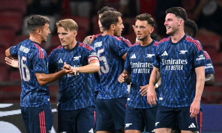 Saka tỏa sáng, Arsenal thắng nhẹ AC Milan trong trận giao hữu tại Singapore 