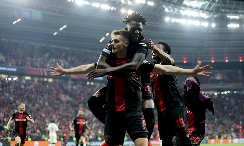 Leverkusen thẳng tiến vào chung kết C2, nối dài chuỗi trận bất bại