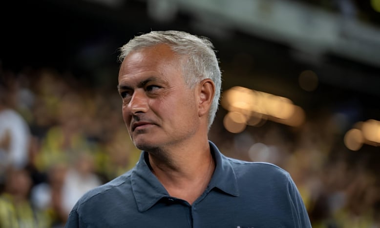 HLV Jose Mourinho 2 lần từ chối bến đỗ 'gã khổng lồ'