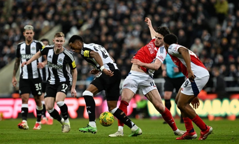 Trực tiếp Arsenal 0-0 Newcastle: Đôi công rực lửa