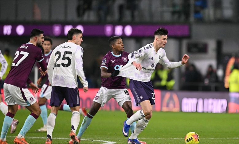 Sesko lập cú đúp, MU vẫn mất điểm trước đội đứng thứ 19