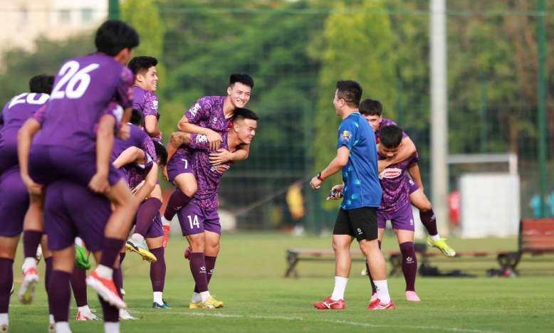 Tiền đạo Việt kiều Châu Âu lên U22 Việt Nam chuẩn bị cho SEA Games