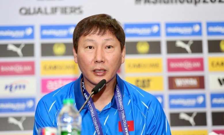 HLV Kim Sang Sik: 'Tôi thấy có lỗi với NHM Việt Nam'