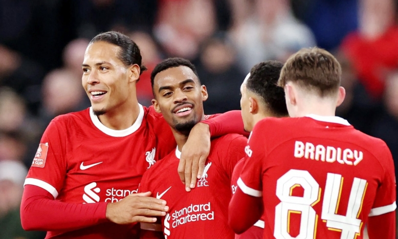 Liverpool đối mặt nguy cơ mất trụ cột trước Tottenham